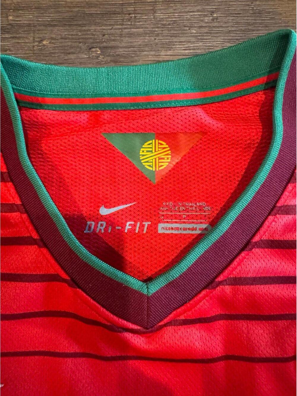 Nike Soccer Jersey Tshirt Portugal 2014-15 Red Shirt Sz sm - Picture 5 of 8